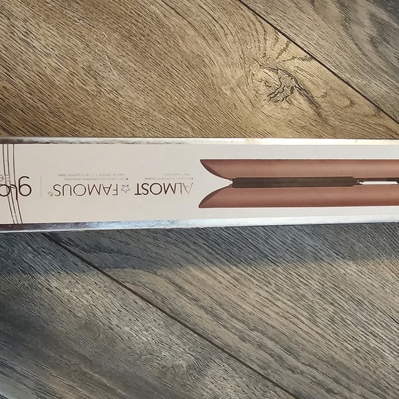 Almost Famous Flat Iron Brand new Sealed - Picture 4 of 10